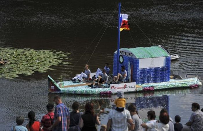 Barca di plastica costruita da studenti 06