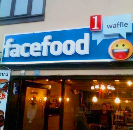 Facefood i ristoranti con le insegne stile Facebook